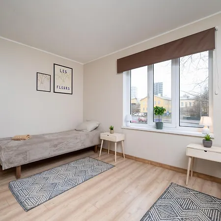 3 - Stylish 2br Apartment, Airport Access, Near Old Town Apartman