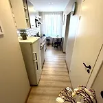 3 - Stylish 2br Apartment, Airport Access, Near Old Town Lägenhet Tallinn