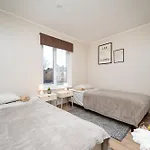 3 - Stylish 2br Apartment, Airport Access, Near Old Town *